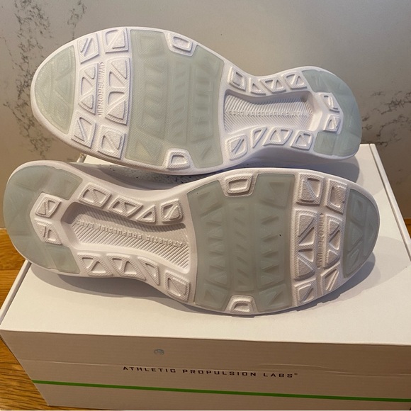 APL Women’s TechLoom Breeze - White - 7 (NWT) - Picture 6 of 8